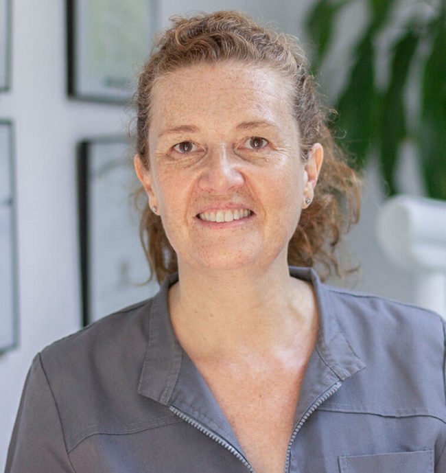 dra-herena-sitja-especialista-en-estetica-dental-carillas-dentales-en-barcelona-clinica-vas dra-herena-sitja-especialista-en-estetica-dental-carillas-dentales-en-barcelona-clinica-vas